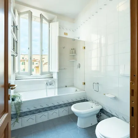 Via Panzani 16, 3rd Floor - Antonella - Elegant & Spacious, 3-bedroom In Historic Center *