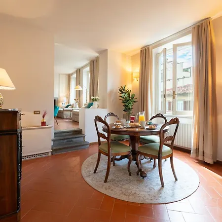 Via Panzani 16, 3th Floor - Antonella - Elegant & Spacious, 3-bedroom In Historic Center Florence