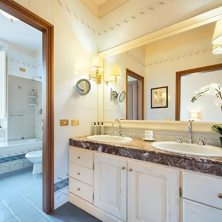 Apartment Via Panzani 16, 3th Floor - Antonella - Elegant & Spacious, 3-bedroom In Historic Center *