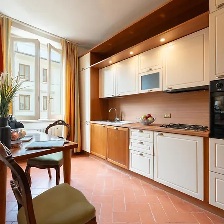 Via Panzani 16, 3th Floor - Antonella - Elegant & Spacious, 3-bedroom In Historic Center Apartment Florence