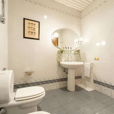 Via Panzani 16, 3th Floor - Antonella - Elegant & Spacious, 3-bedroom In Historic Center *