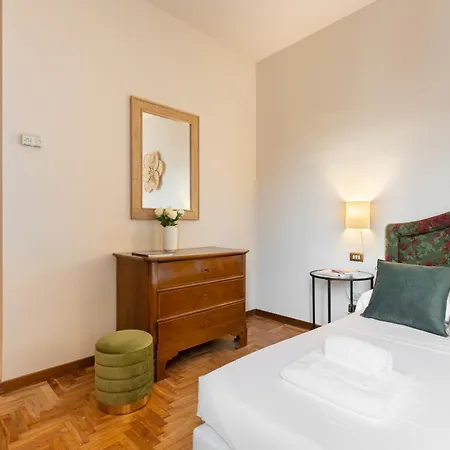 Via Panzani 16, 3th Floor - Antonella - Elegant & Spacious, 3-bedroom In Historic Center *