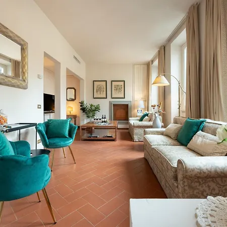 Via Panzani 16, 3th Floor - Antonella - Elegant & Spacious, 3-bedroom In Historic Center Apartment *