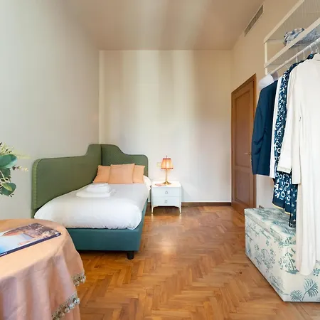 Apartment Via Panzani 16, 3th Floor - Antonella - Elegant & Spacious, 3-bedroom In Historic Center *