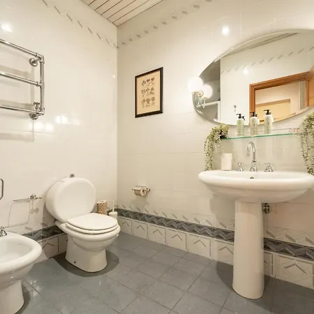 Via Panzani 16, 3th Floor - Antonella - Elegant & Spacious, 3-bedroom In Historic Center *