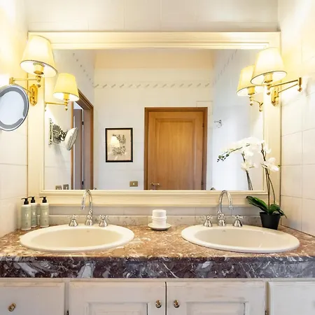 Via Panzani 16, 3th Floor - Antonella - Elegant & Spacious, 3-bedroom In Historic Center Apartment Florence