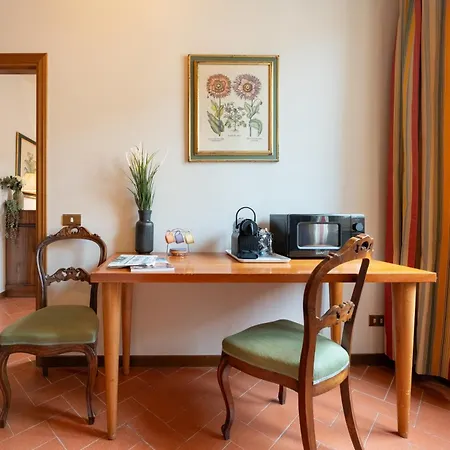 Via Panzani 16, 3th Floor - Antonella - Elegant & Spacious, 3-bedroom In Historic Center Florence