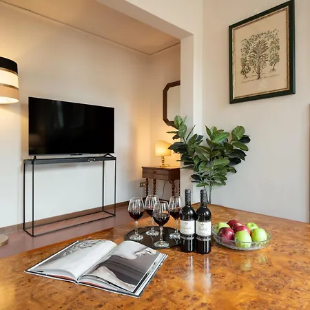 Apartament Via Panzani 16, 3rd Floor - Antonella - Elegant & Spacious, 3-bedroom In Historic Center Florencja