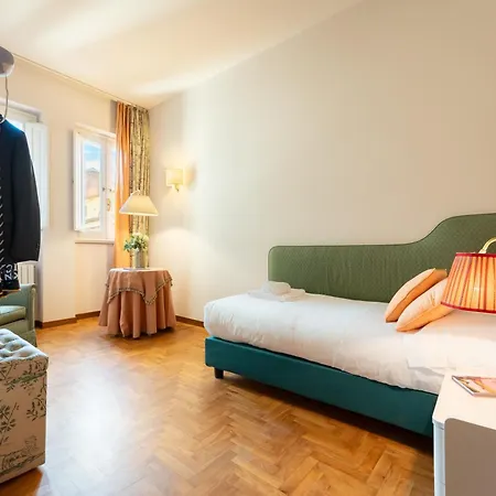Via Panzani 16, 3rd Floor - Antonella - Elegant & Spacious, 3-bedroom In Historic Center Florence
